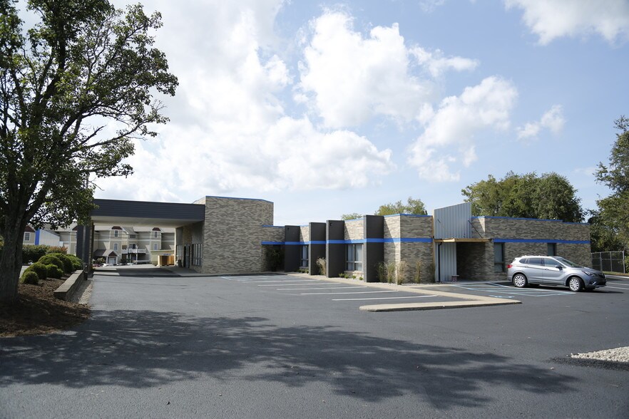 More Photos Of 300 Wedgewood Dr, Morgantown Medical For Lease