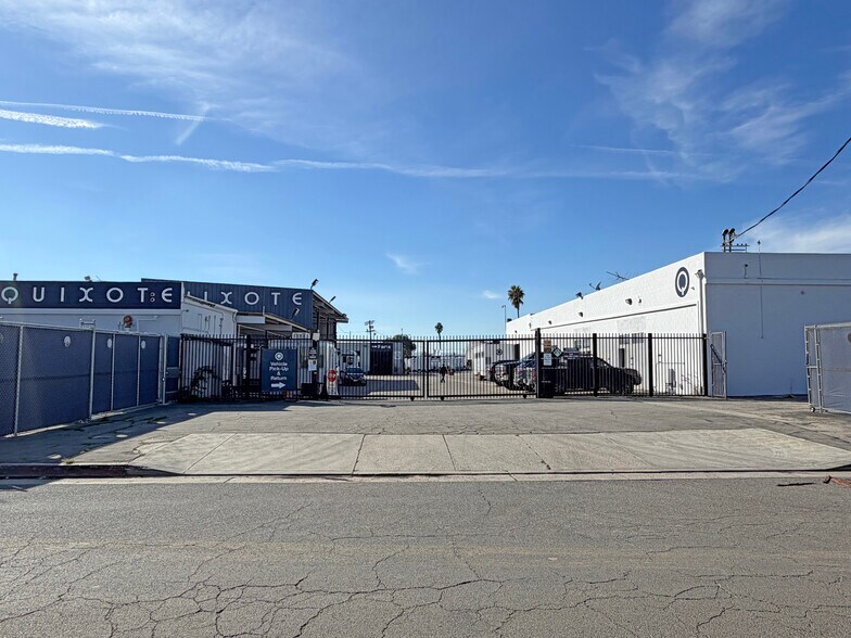 More Photos Of 11473 Penrose St, Sun Valley Land For Lease