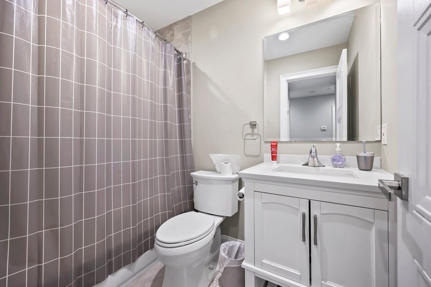 More Photos Of 19 Franklin St, Bloomfield Storefront Retail Office For Sale