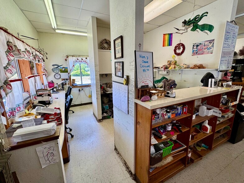 More Photos Of 40 Sherman st, Petrolia General Retail For Sale