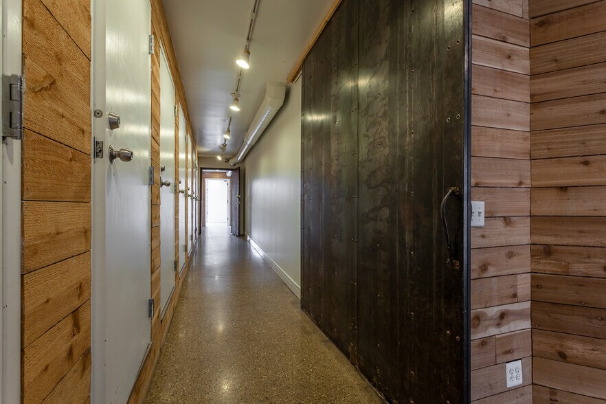 More Photos Of 2425 W 14th St, Chicago Loft Creative Space For Lease