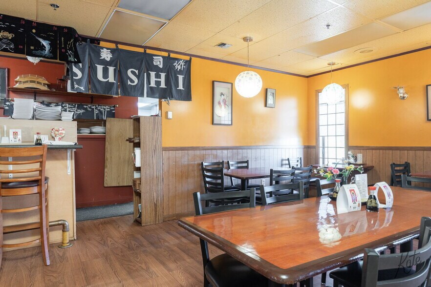 More Photos Of 2001 Airport Way, Fairbanks Restaurant For Sale