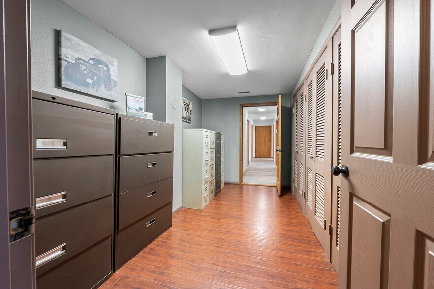 More Photos Of 407 W Saint Joseph St, Perryville Office For Sale