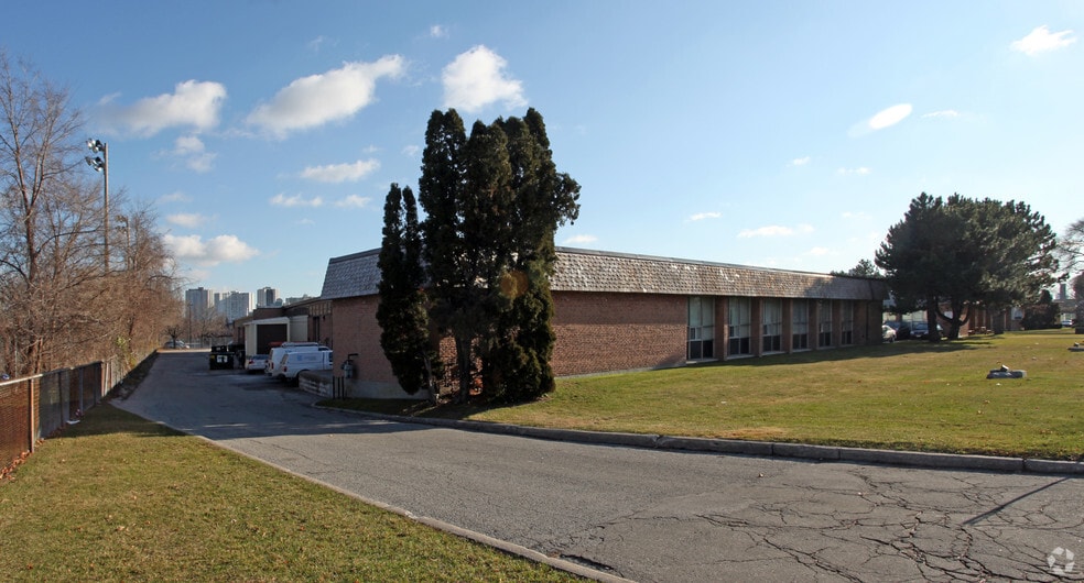 More Photos Of 321-343 Lesmill Rd, Toronto Light Distribution For Lease