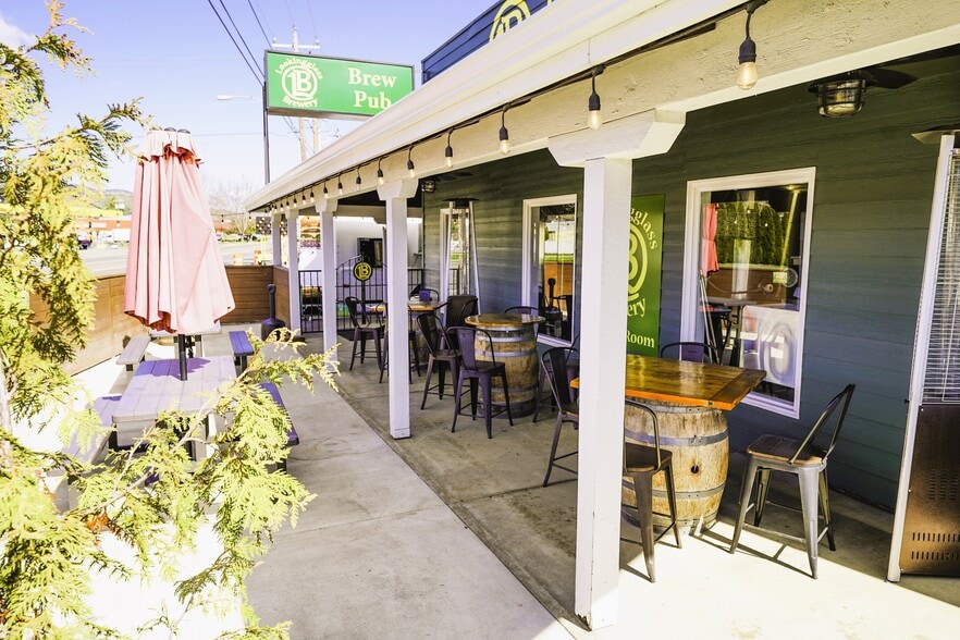 More Photos Of 194 SE Main St, Winston Flex For Sale