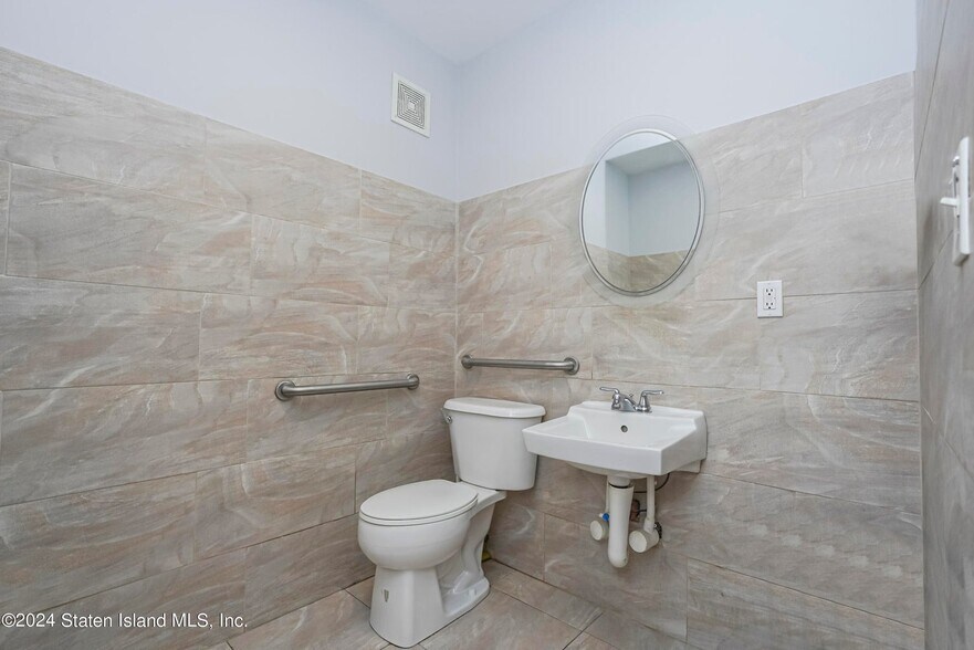 More Photos Of 144 Mcclean Ave, Staten Island Office For Lease