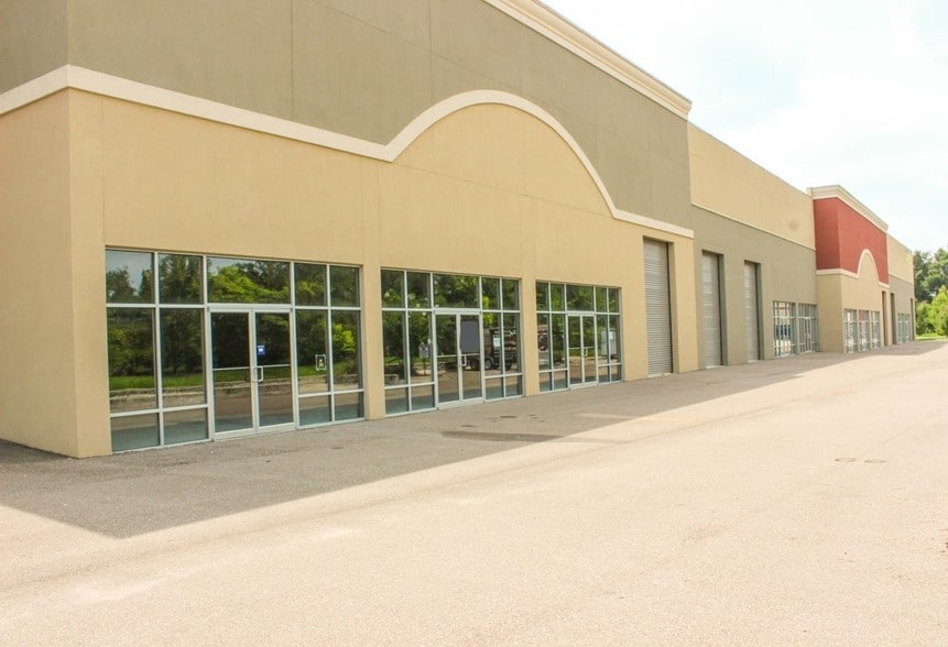 More Photos Of 7060 103rd St, Jacksonville Showroom For Lease