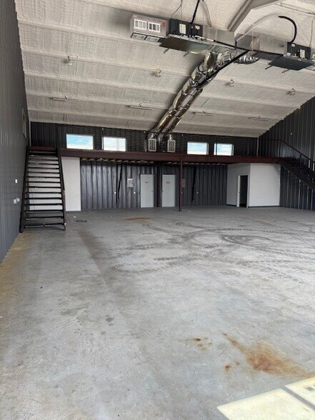 More Photos Of 320 N Ridge Rd, Marble Falls Unknown For Lease