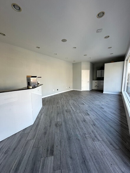 Primary Photo Of 2228 Victory Blvd, Staten Island Freestanding For Lease