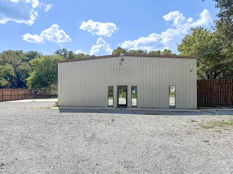 More Photos Of 138 Lawler Rd, Brownsboro Warehouse For Sale
