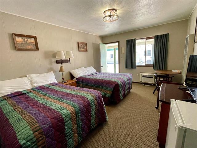 More Photos Of 1701 Alger Ave, Cody Hotel For Sale