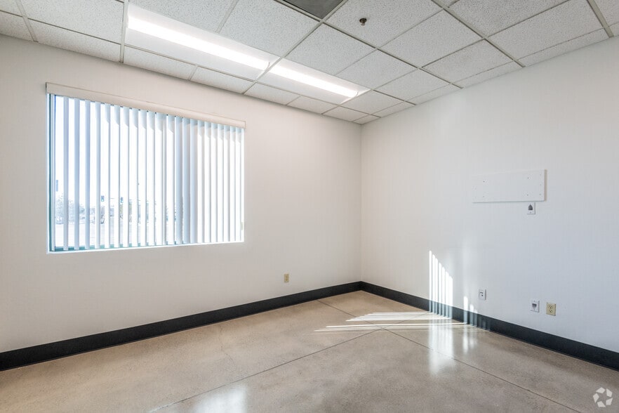 More Photos Of 250 Vista Blvd, Sparks Warehouse For Lease