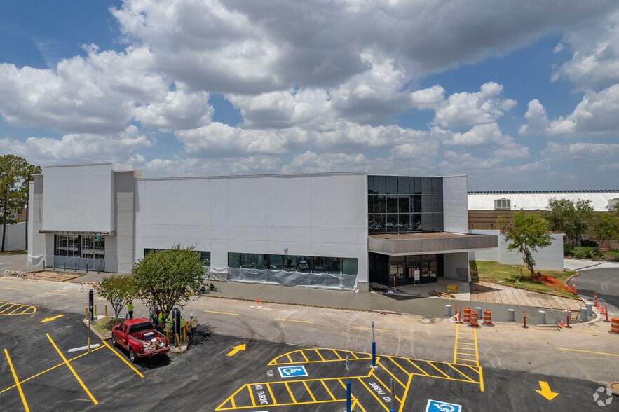 More Photos Of 20131 N US 59 Hwy, Humble Unknown For Lease