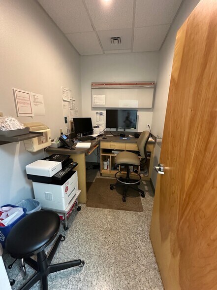 More Photos Of 842 Sunset Lake Blvd, Venice Medical For Lease