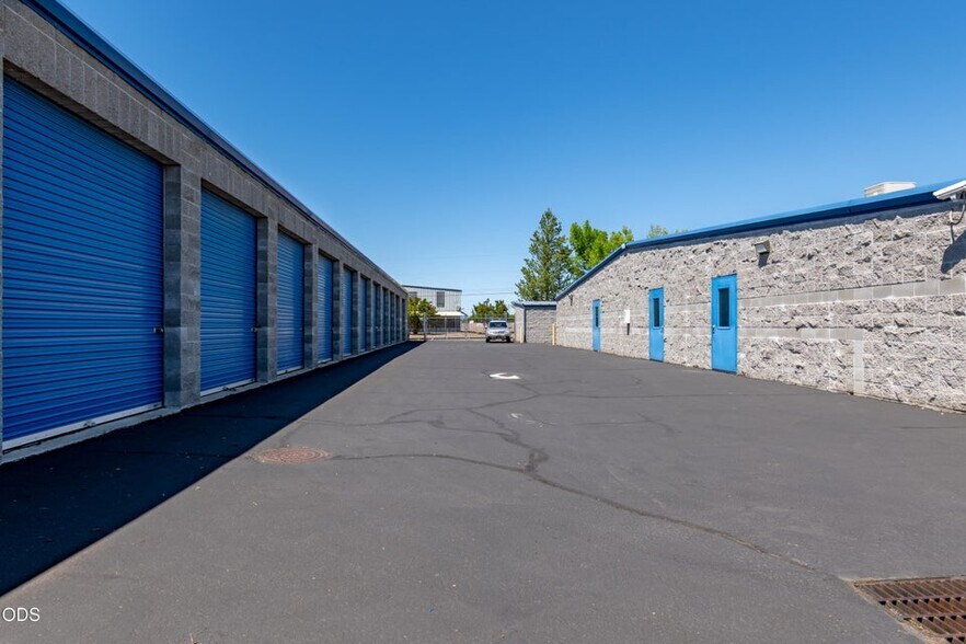 More Photos Of 1060 Dillon Way, Central Point Specialty For Sale