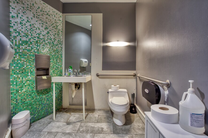 More Photos Of 2330 W Horatio St, Tampa Medical For Sale