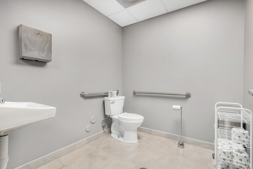 More Photos Of 13575 W Indian School Rd, Litchfield Park Medical For Sale