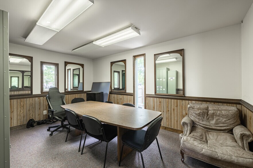 More Photos Of 100-102 Industrial Blvd, Toano Office For Sale