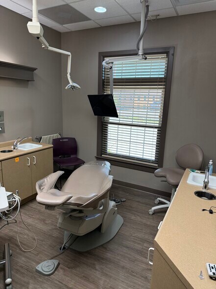 More Photos Of 122 Lynnwood, Knoxville Office For Sale