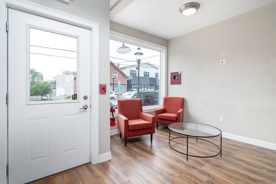 More Photos Of 3287 Post Rd, Warwick Storefront Retail Office For Lease