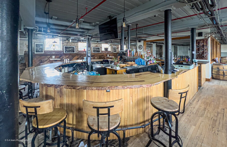 More Photos Of 63 Flansburg Ave, Dalton Flex For Sale