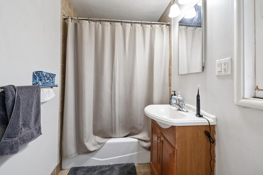 More Photos Of 1140 El Camino Real, Burlingame Apartments For Sale