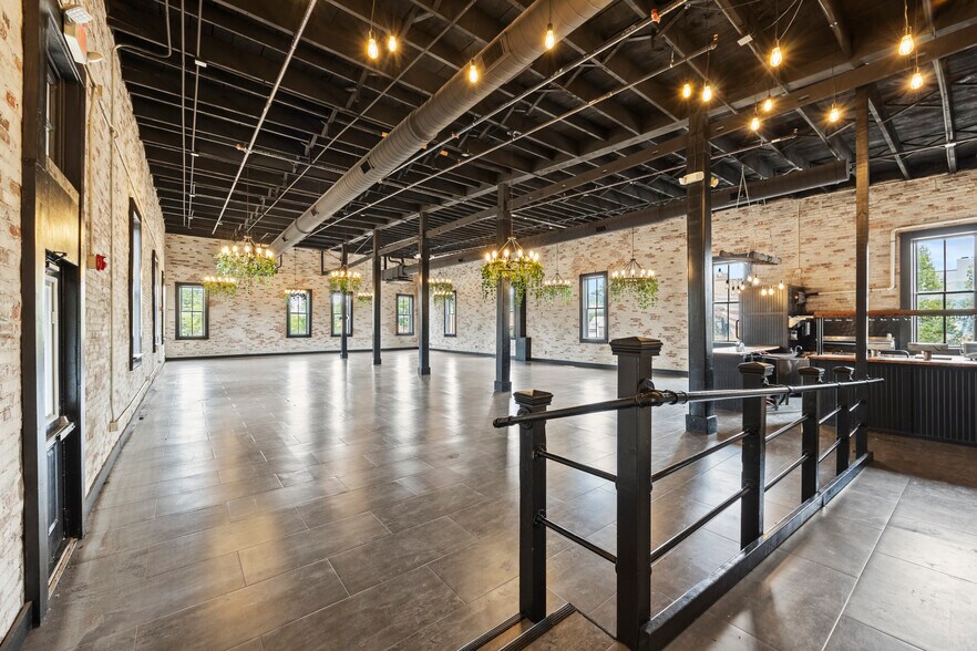 More Photos Of 7345-7347 E Main St, Reynoldsburg General Retail For Sale