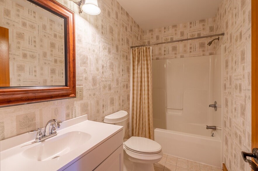 More Photos Of 235 Farmers Market Dr, Hillsville Restaurant For Sale