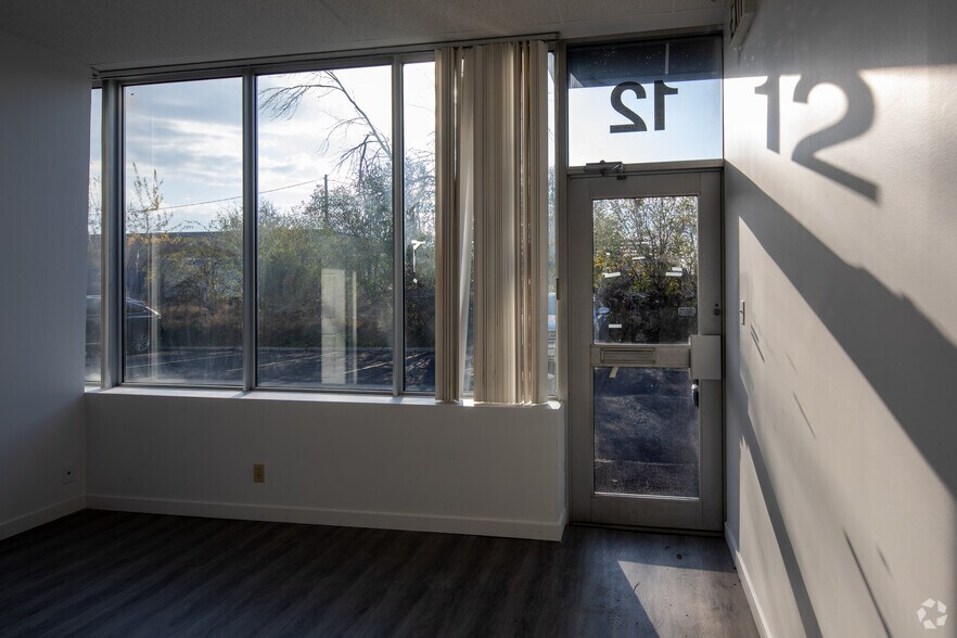 More Photos Of 1040 Martin Grove Rd, Toronto Service For Sale