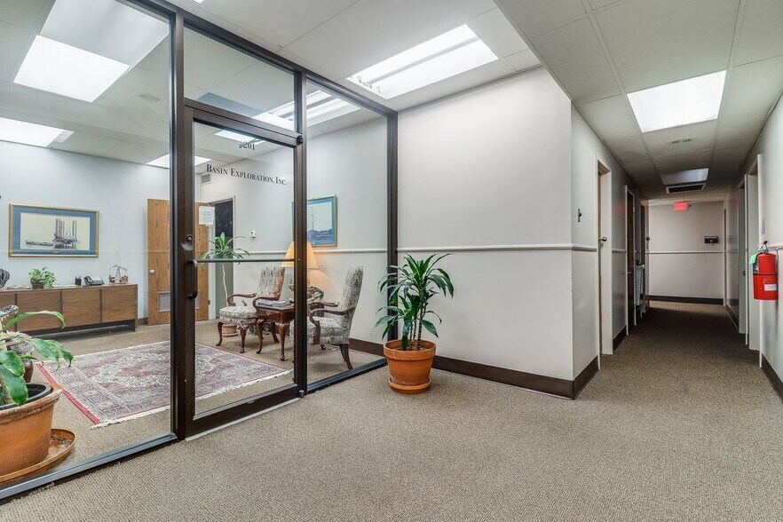 More Photos Of 230 Heymann Blvd/200 Travis st, Lafayette Office For Sale
