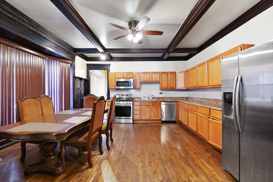 More Photos Of 1036 E Hyde Park Blvd, Chicago Specialty For Sale