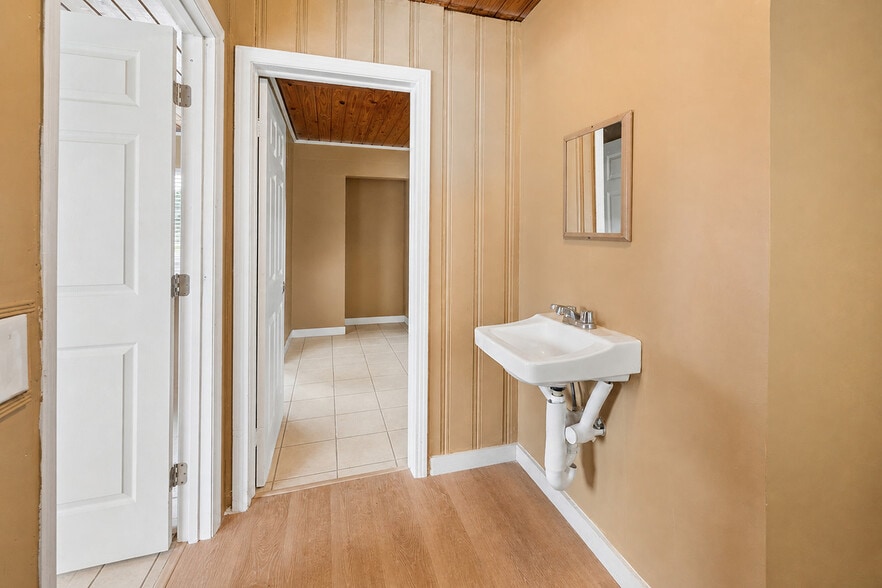 More Photos Of 1320 N Temple Ave, Starke Office For Sale