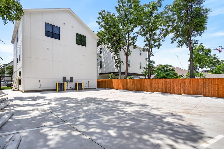 More Photos Of 3133 Cockrell Ave, Fort Worth Apartments For Sale