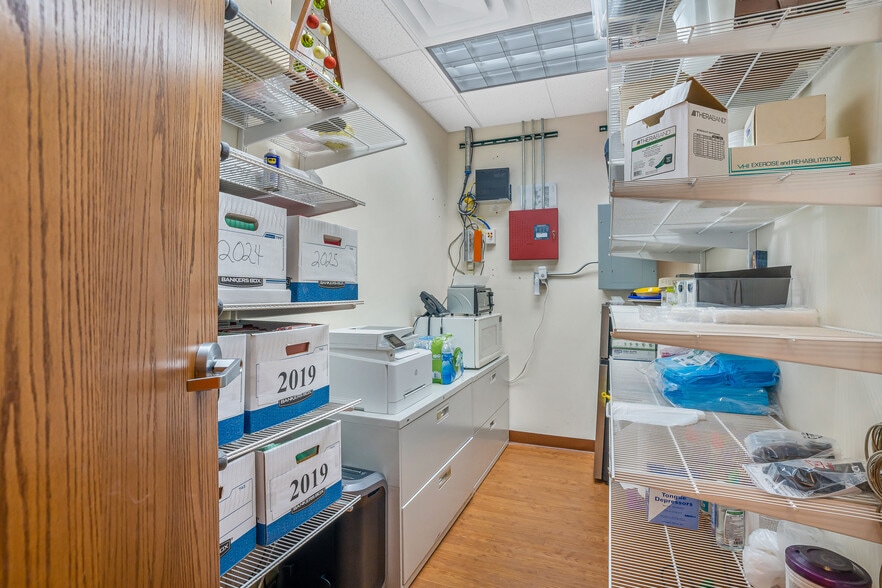 More Photos Of 1 TransAm Plaza Dr, Oakbrook Terrace Office For Sale