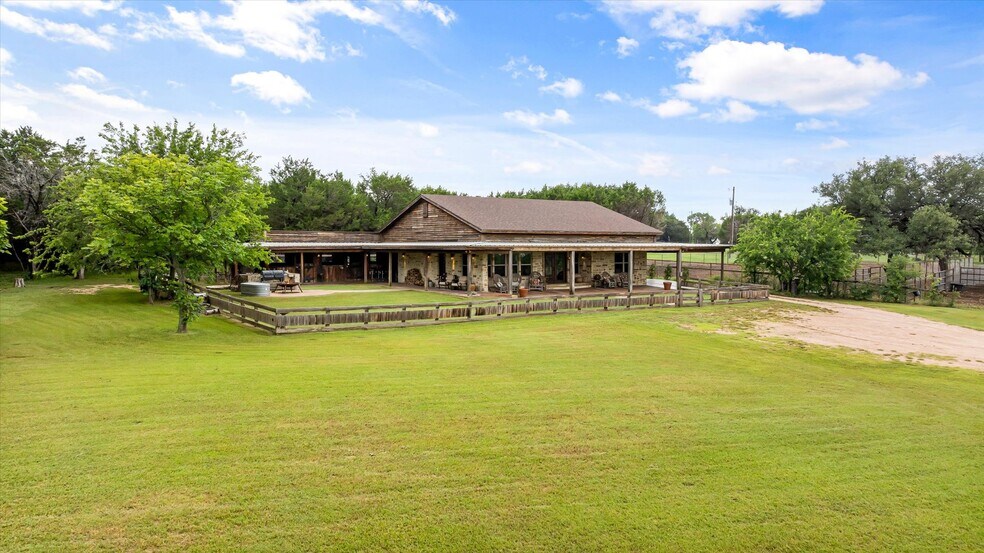 More Photos Of 1904 Floyd Rd, Weatherford Specialty For Sale