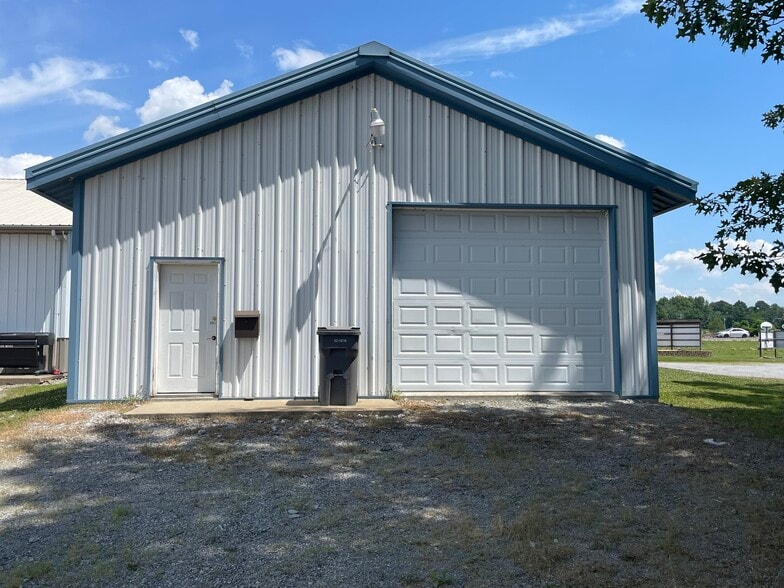 More Photos Of 1808 Clark St, Carterville Light Distribution For Sale