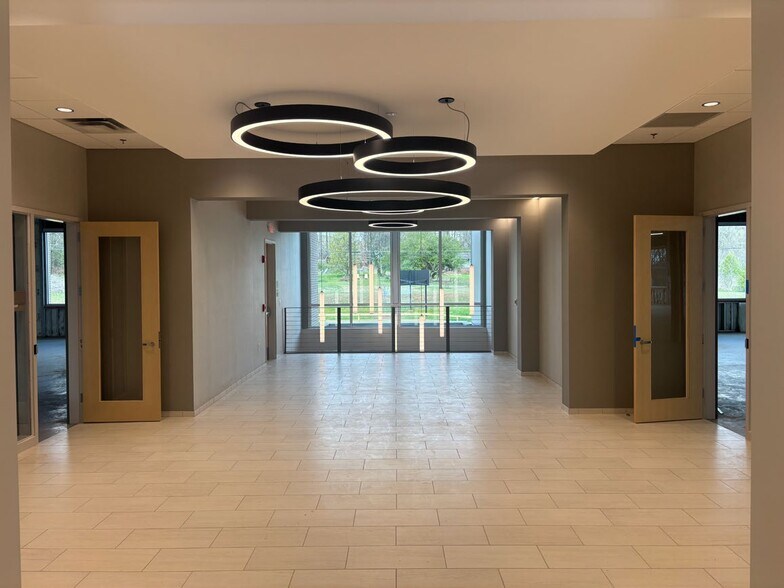 More Photos Of 7355 Main St, Woodstock Medical For Lease