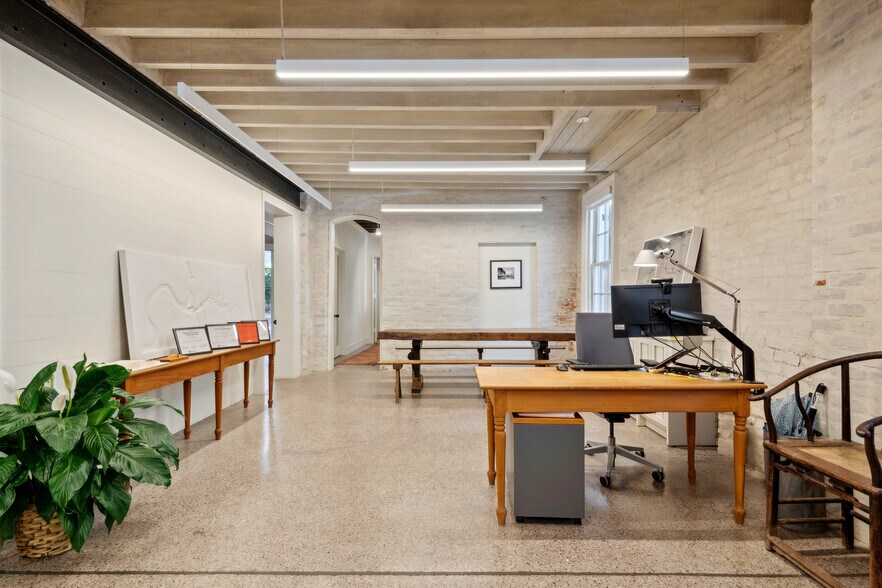 More Photos Of 2200 Prytania St, New Orleans Loft Creative Space For Sale