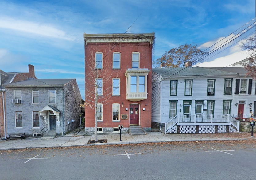 Primary Photo Of 247 Baltimore St, Gettysburg Storefront Retail Office For Lease