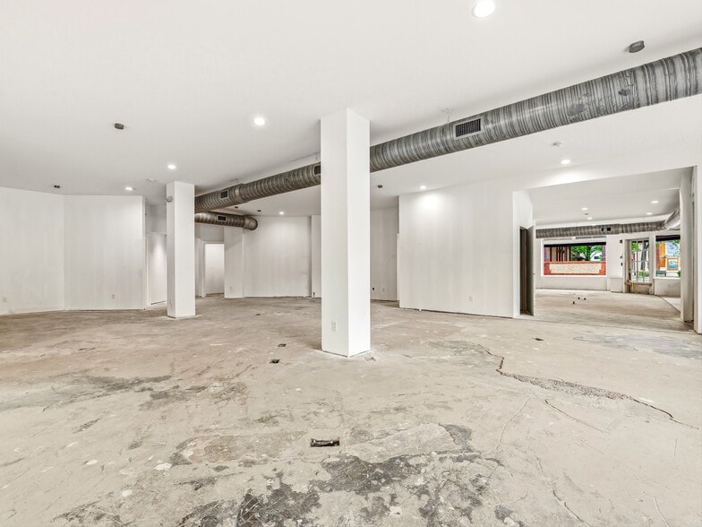 More Photos Of 5 Biltmore Plz, Asheville Storefront For Lease