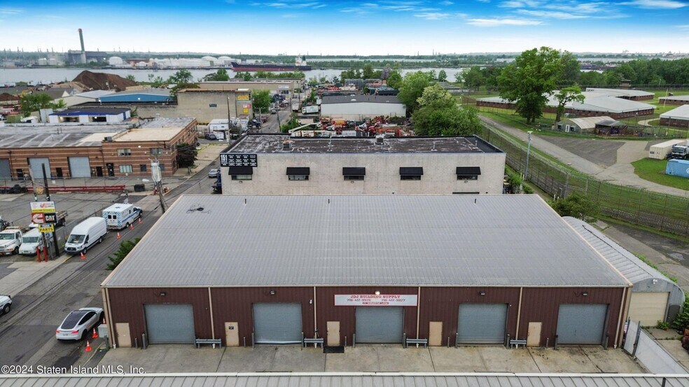 More Photos Of 141 Industrial Loop, Staten Island Warehouse For Lease