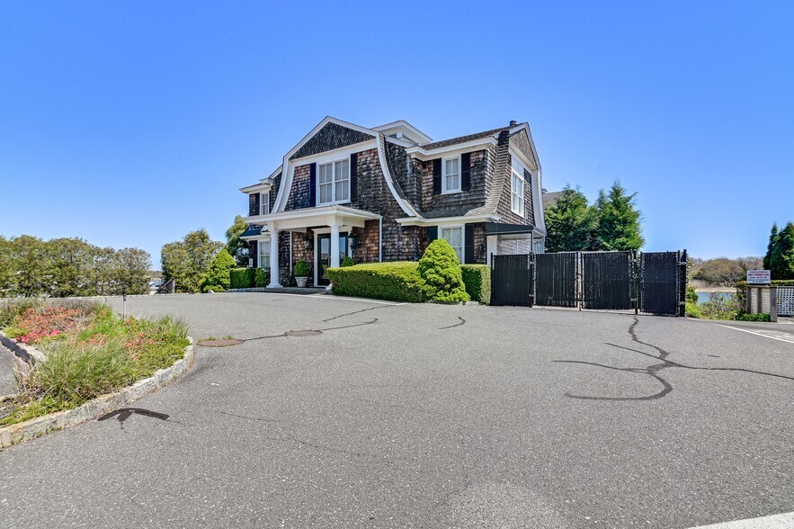 More Photos Of 56-58 S Bay Ave, Eastport Restaurant For Sale