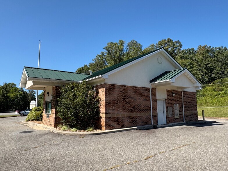 More Photos Of 48 Animal Clinic Rd, Stuart Bank For Lease