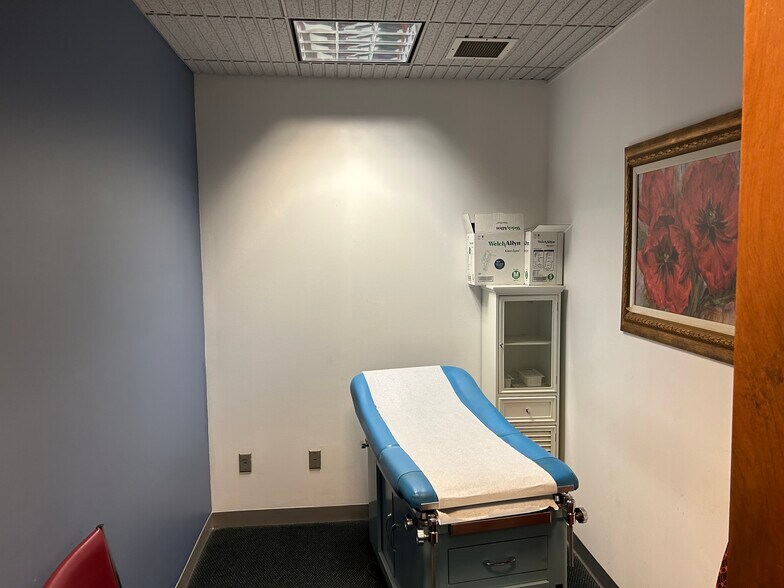More Photos Of 416 Belmont St, Worcester Medical For Sale