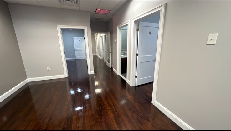 More Photos Of 18 Oliver St, Newark Office For Lease