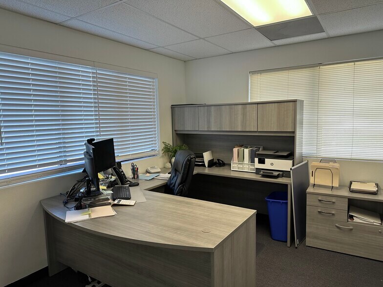 More Photos Of 2326 SW Glacier Pl, Redmond Office For Lease