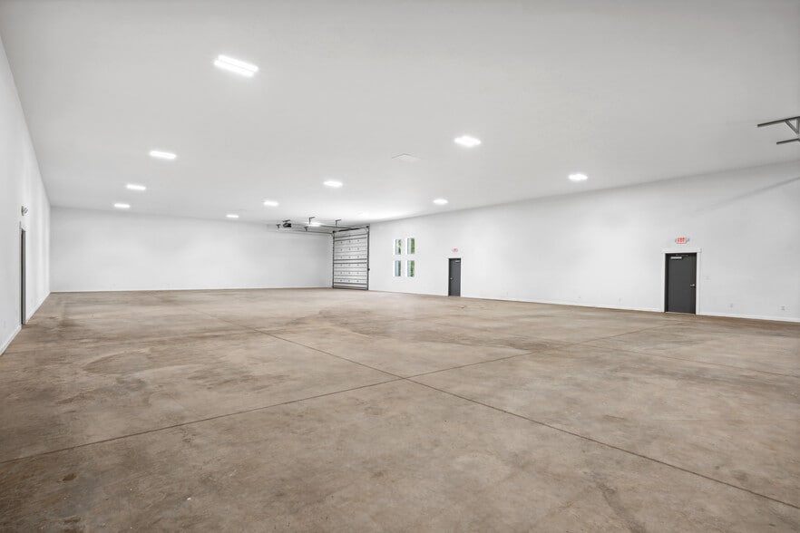 More Photos Of 141 Innovation Dr, Statesville Flex For Lease