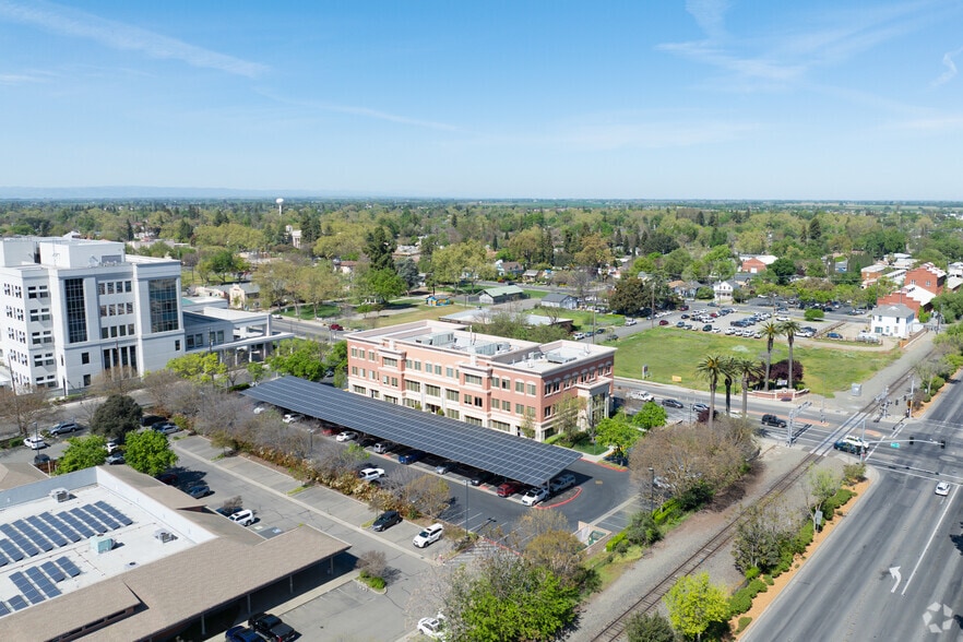 More Photos Of 1100 Main St, Woodland Medical For Lease