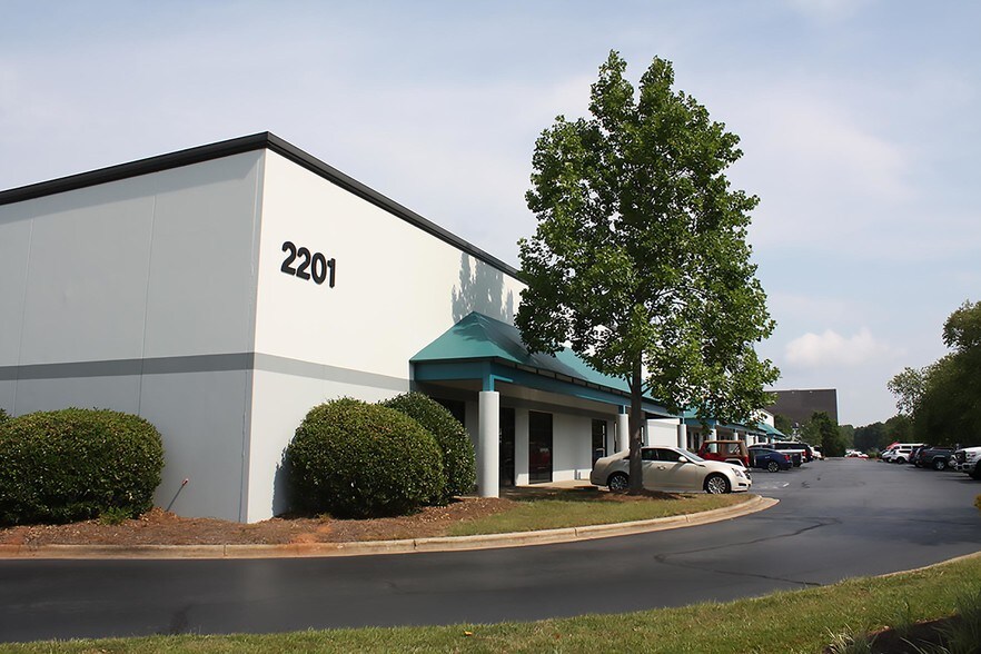 More Photos Of 2201 Brentwood Rd, Raleigh Light Distribution For Lease