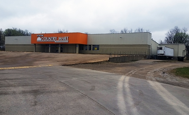 Primary Photo Of 112 US Highway 75, Holton Supermarket For Sale